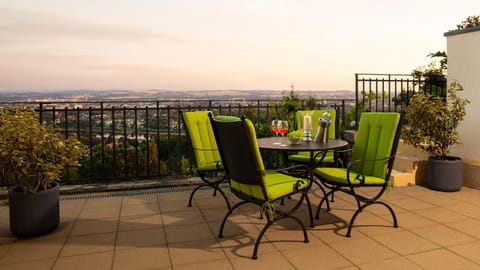 Balcony/Terrace, Seating area, City view, Mountain view, River view