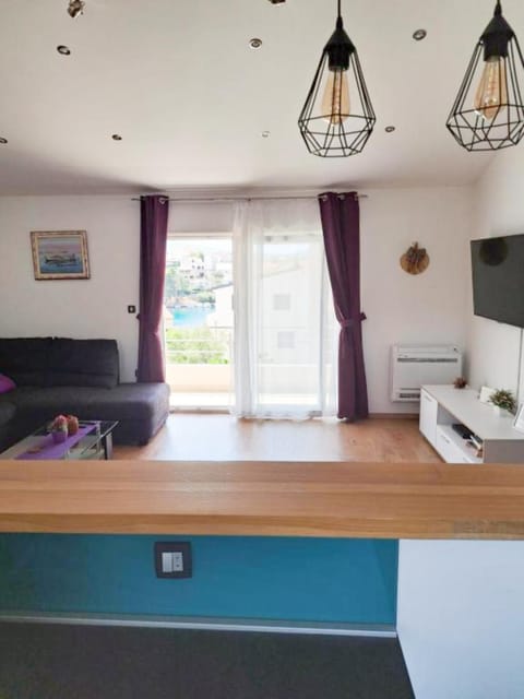 TV and multimedia, View (from property/room), Living room, Sea view
