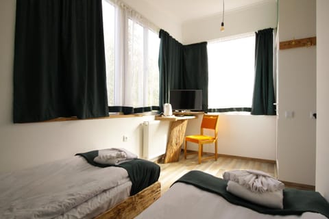 Bed, Photo of the whole room, Decorative detail, City view, Mountain view, Inner courtyard view