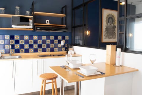 Kitchen or kitchenette