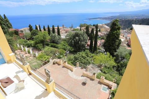 City view, Mountain view, Sea view