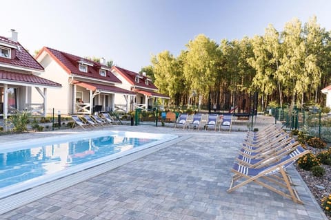 Property building, Swimming pool, Swimming pool