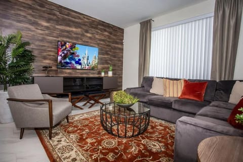 Four Bedrooms at StoreyLakeResort 3063 House in Kissimmee