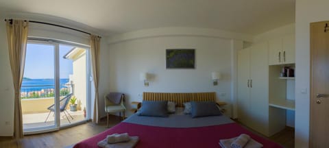 Bed, Bedroom, Sea view