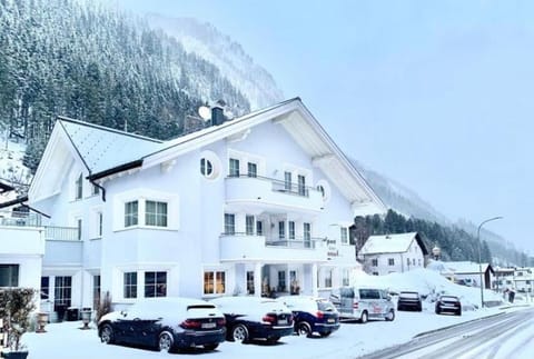 Apart Laresch Bed and Breakfast in Saint Anton am Arlberg