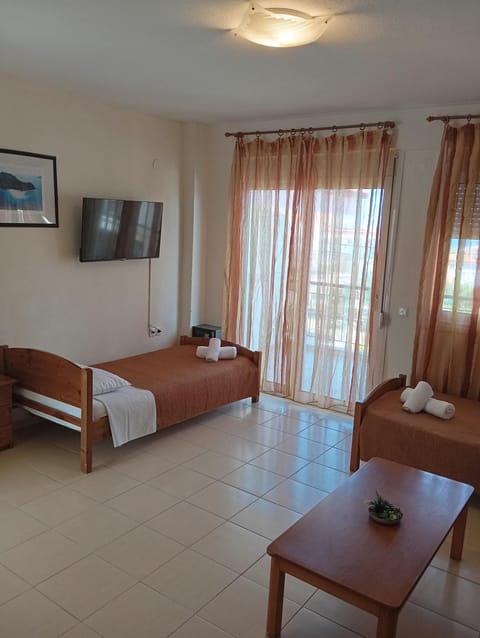 Bed, TV and multimedia, Photo of the whole room
