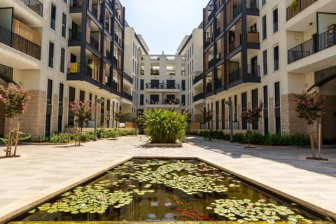 Facade/entrance, Neighbourhood