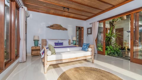 Bed, Photo of the whole room, Bedroom, Garden view