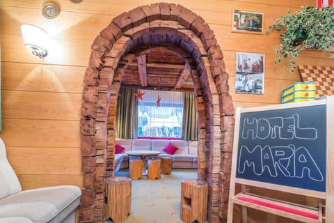 Communal lounge/ TV room, Lounge or bar, fireplace