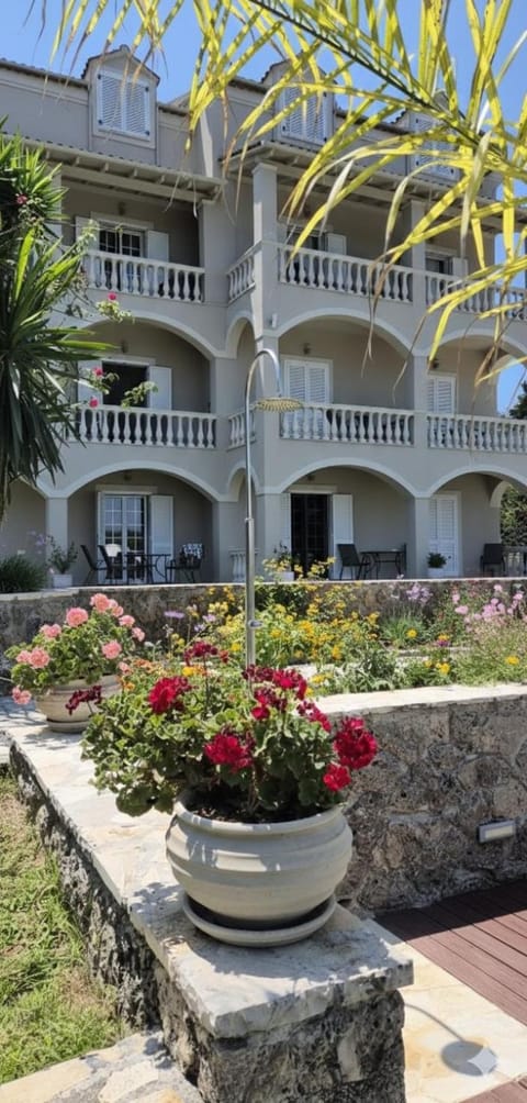 Hibiscus Suites - Ground Floor Suites 1 & 2 Apartment in Gouvia