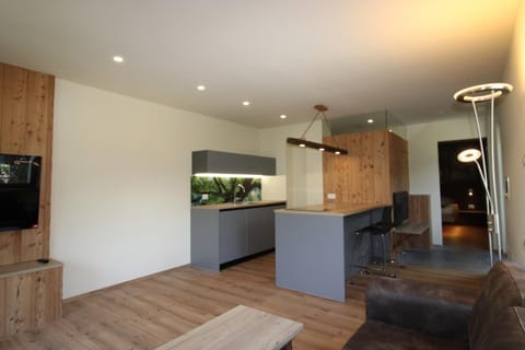 TV and multimedia, Kitchen or kitchenette, stove