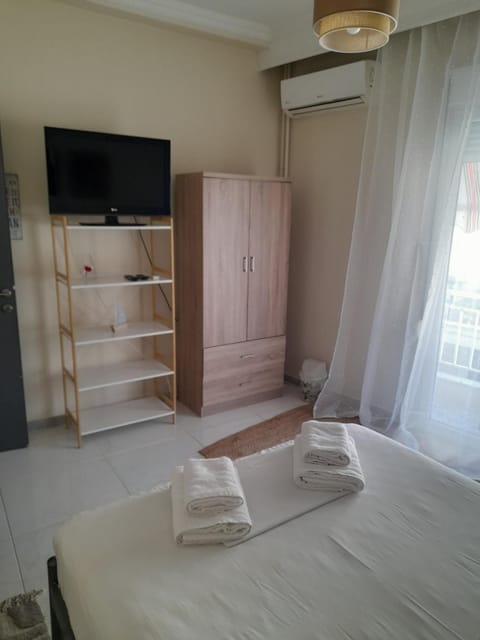TV and multimedia, Bedroom, towels, wardrobe, air conditioner
