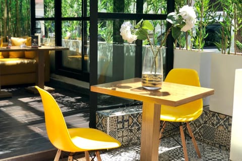 Property building, Patio, Patio, Restaurant/places to eat, Balcony/Terrace, Balcony/Terrace, Seating area