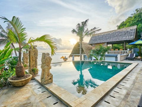 Pool view, Sea view, Swimming pool, sunbed