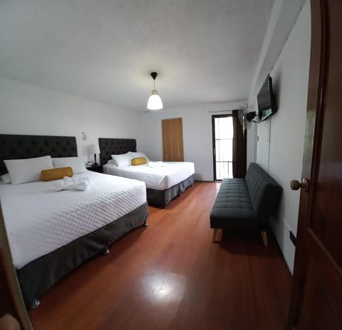 Bed, TV and multimedia, Bedroom