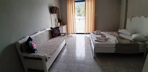 blue & white askeli studios Apartment in Poros