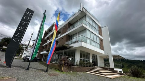 Property building, Restaurant/places to eat, Parking