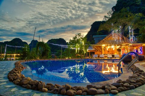 Swimming pool