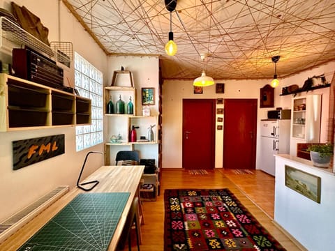 Kitchen or kitchenette, Seating area