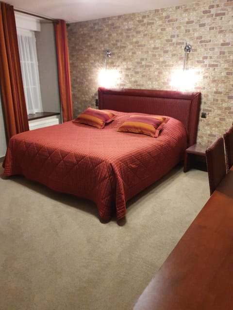 Hôtel de La Croix d'Or Hotel in Brittany