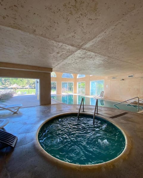 Hot Tub, Swimming pool