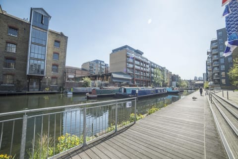 Neighbourhood, Area and facilities
