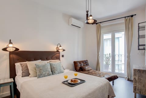 Day, Summer, Balcony/Terrace, Decorative detail, Bedroom, On site