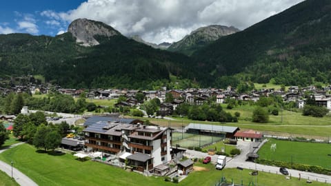 Property building, Nearby landmark, Spring, Day, Natural landscape, Bird's eye view, City view, Mountain view
