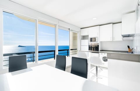 Natural landscape, Kitchen or kitchenette, Dining area, Sea view, minibar, pet friendly