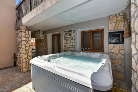 Hot Tub, Spa and wellness centre/facilities