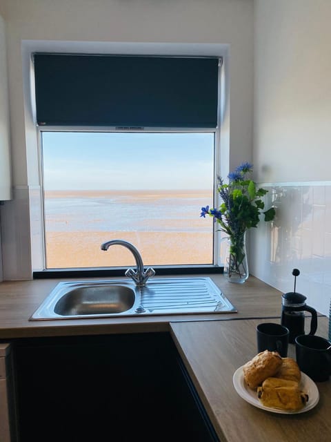 Kitchen or kitchenette, Sea view