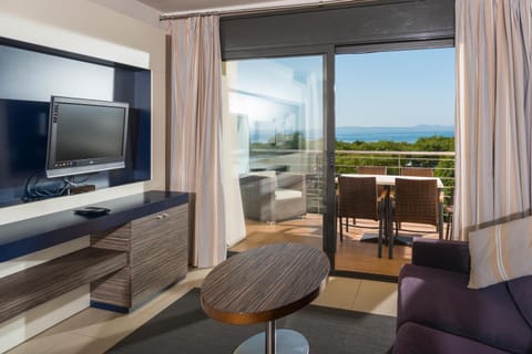 Balcony/Terrace, Living room, Seating area, Dining area, Sea view