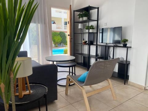 Living room, Pool view