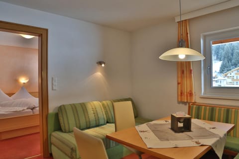 Seating area, Dining area, Bedroom