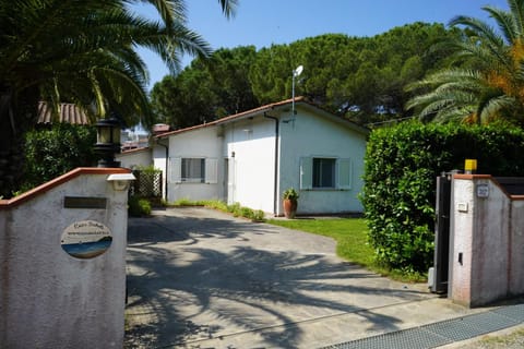 Facade/entrance, Garden view, Parking