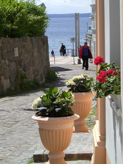 Facade/entrance, On site, Sea view, Quiet street view