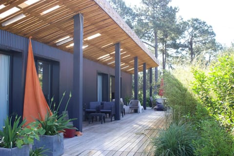 Patio, Facade/entrance, Balcony/Terrace