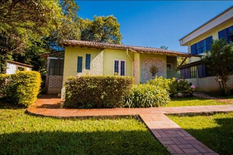Property building, Day, Garden, Garden view