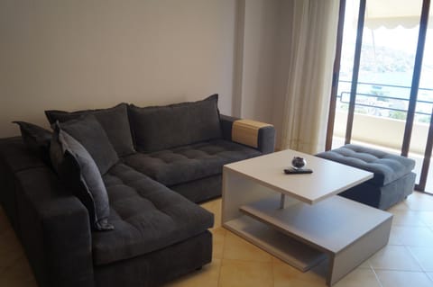 Living room, Seating area, Family