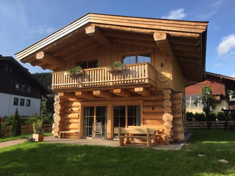 Facade/entrance, People, BBQ facilities, Fishing, Garden, Golfcourse, Horse-riding, Ski School, Skiing, Balcony/Terrace, Canoeing, Hiking, Cycling, Garden view, Mountain view, Family