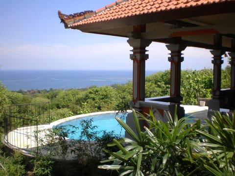 Facade/entrance, Swimming pool