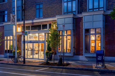 Facade/entrance