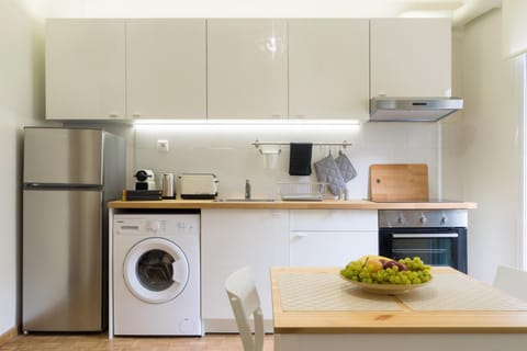 Coffee/tea facilities, Kitchen or kitchenette, Dining area