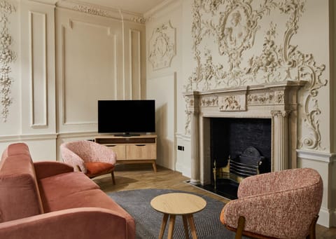 TV and multimedia, Seating area