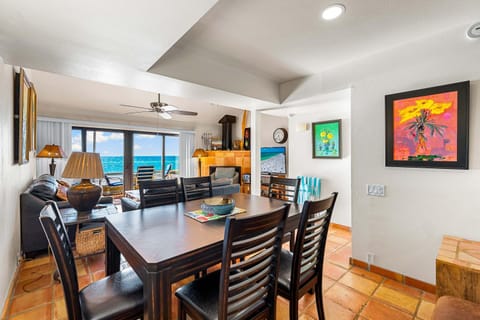 Seating area, Dining area, Sea view