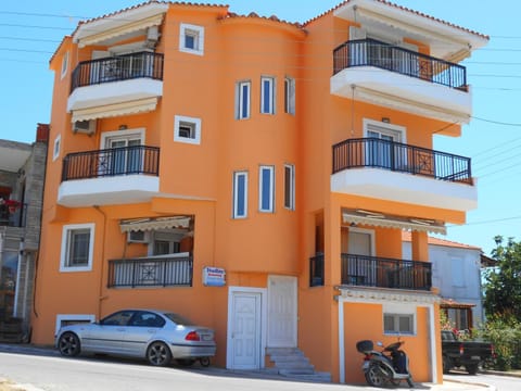 Katerina Studios Apartment in Limenaria