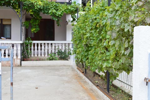 Balcony/Terrace, Decorative detail