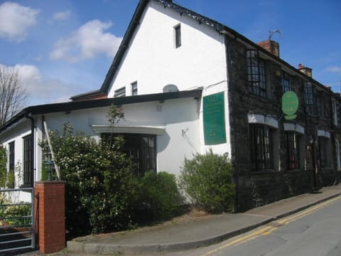 The Horseshoe Guesthouse Bed and Breakfast in Rhayader