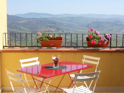 Balcony/Terrace, Food, City view