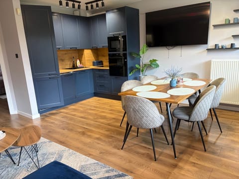 TV and multimedia, Kitchen or kitchenette, Dining area, oven, pet friendly, stove